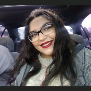 Meet your Posher, Desiree